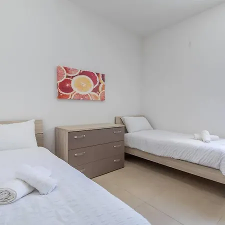 The Waves 2 Bedroom In *